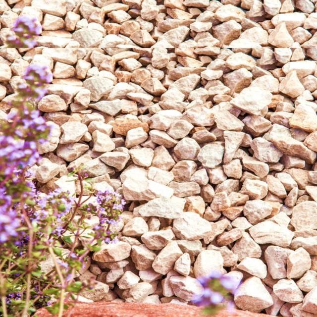 Cream Limestone Chippings 20mm - 25/50 20kg Bags - Armstrong Cheshire